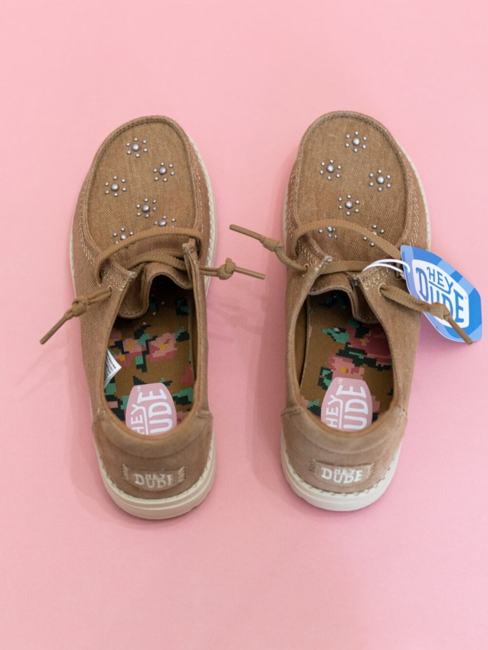 Hey Dude Wendy Star Studded Women's Size 10 Canvas Loafer Tan Comfort Travel - Picture 4 of 9